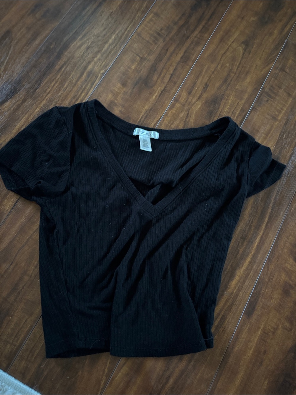 Bozzolo Black Ribbed V-Neck Crop Top